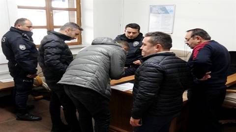 Kaçak Afgan'ın üzerinden çıkan belge polisleri bile şaşırttı 1